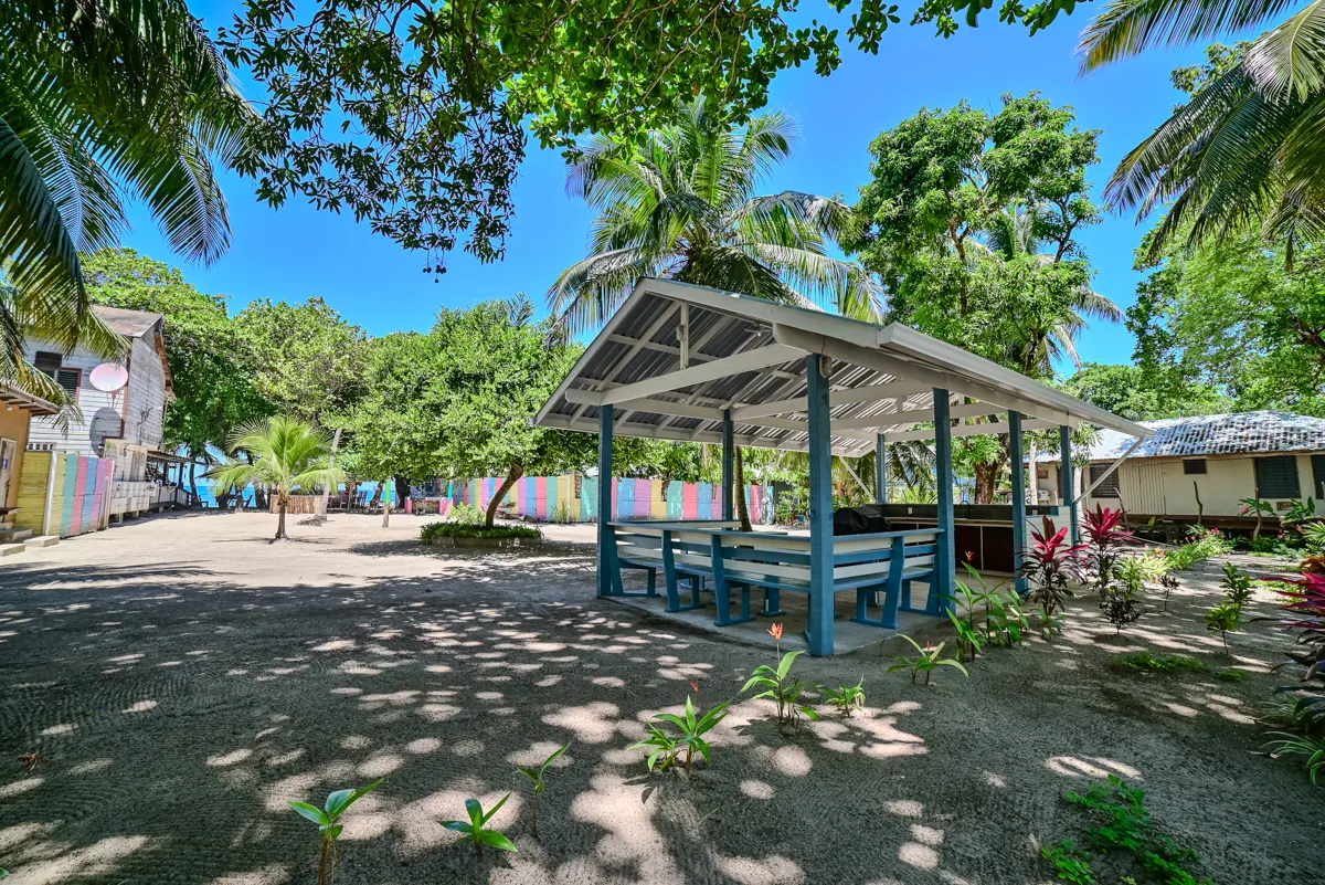 The grounds at Blue Horizon, West End, Roatán